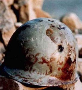 کلاه خود یکی از شهدای جنگ ایران و عراق